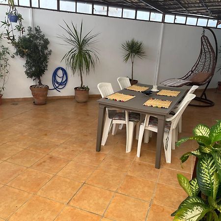 Appartement Elegant Et Climatise Au Centre Avec Terrasse - Proche Plage Et Attractions ! Tangier Bagian luar foto