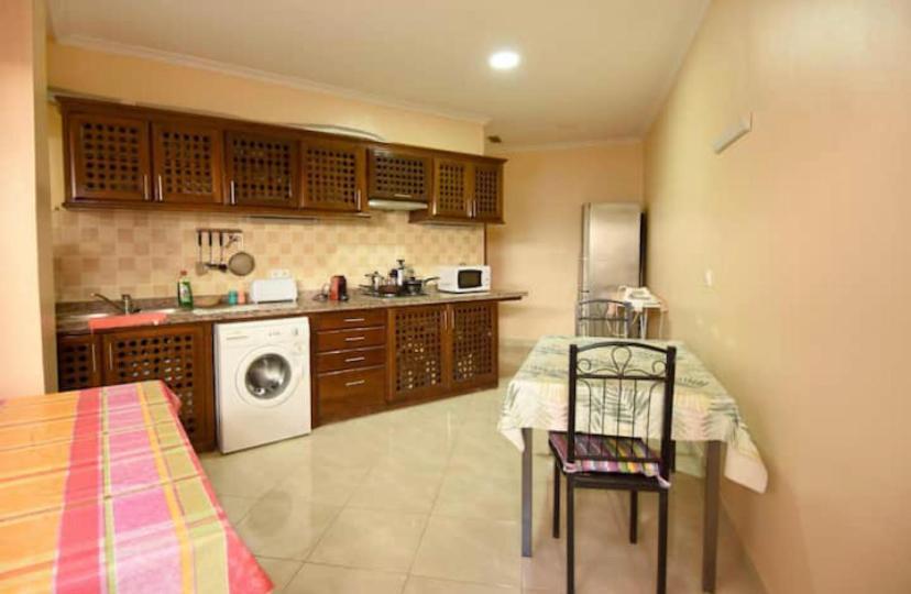 Appartement Elegant Et Climatise Au Centre Avec Terrasse - Proche Plage Et Attractions ! Tangier Bagian luar foto