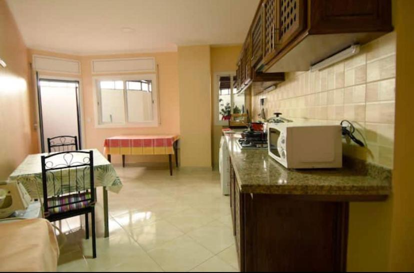 Appartement Elegant Et Climatise Au Centre Avec Terrasse - Proche Plage Et Attractions ! Tangier Bagian luar foto