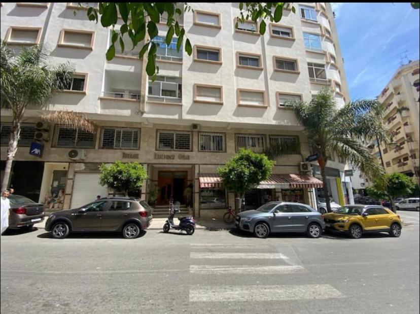 Appartement Elegant Et Climatise Au Centre Avec Terrasse - Proche Plage Et Attractions ! Tangier Bagian luar foto