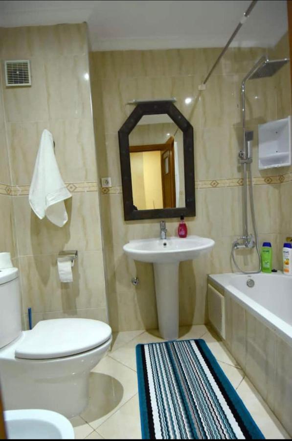 Appartement Elegant Et Climatise Au Centre Avec Terrasse - Proche Plage Et Attractions ! Tangier Bagian luar foto
