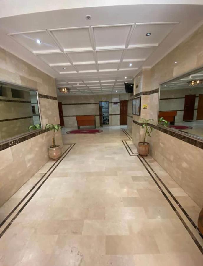 Appartement Elegant Et Climatise Au Centre Avec Terrasse - Proche Plage Et Attractions ! Tangier Bagian luar foto