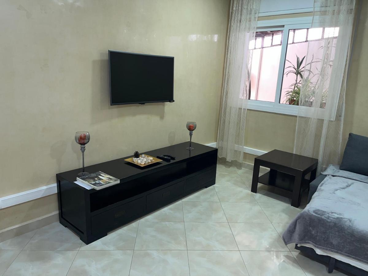 Appartement Elegant Et Climatise Au Centre Avec Terrasse - Proche Plage Et Attractions ! Tangier Bagian luar foto